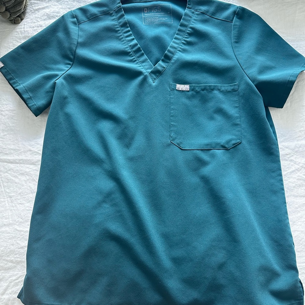 Catarina™ One-Pocket Scrub Top